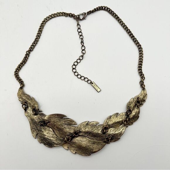 Jewel Mint Signed Antiqued Gold Tone Feather Necklace With Ombre Rhinestones 16” - Picture 9 of 12